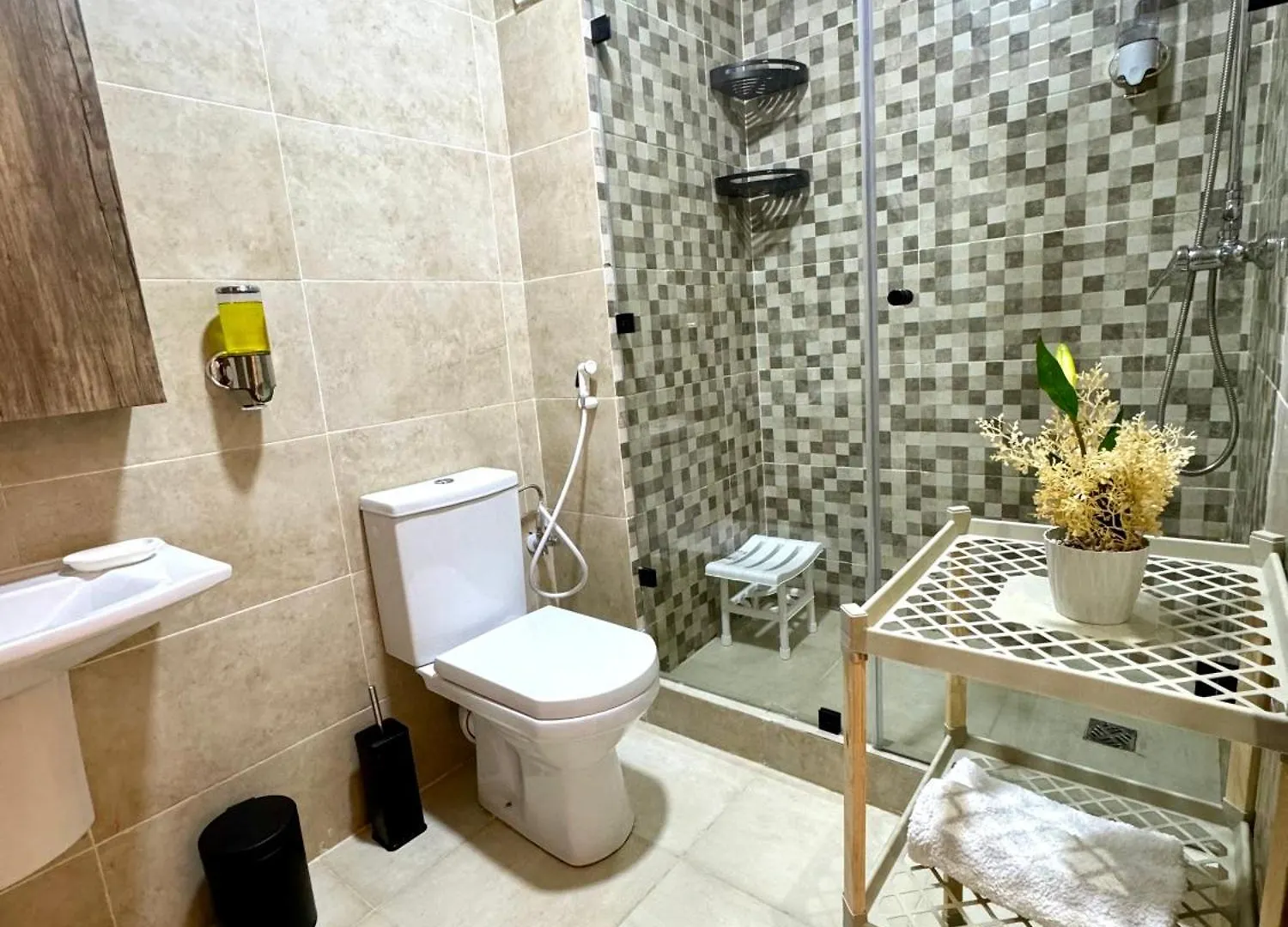 Appartement Centre Ville Gueliz Avec Balcon Vue Piscine Marakeş Daire